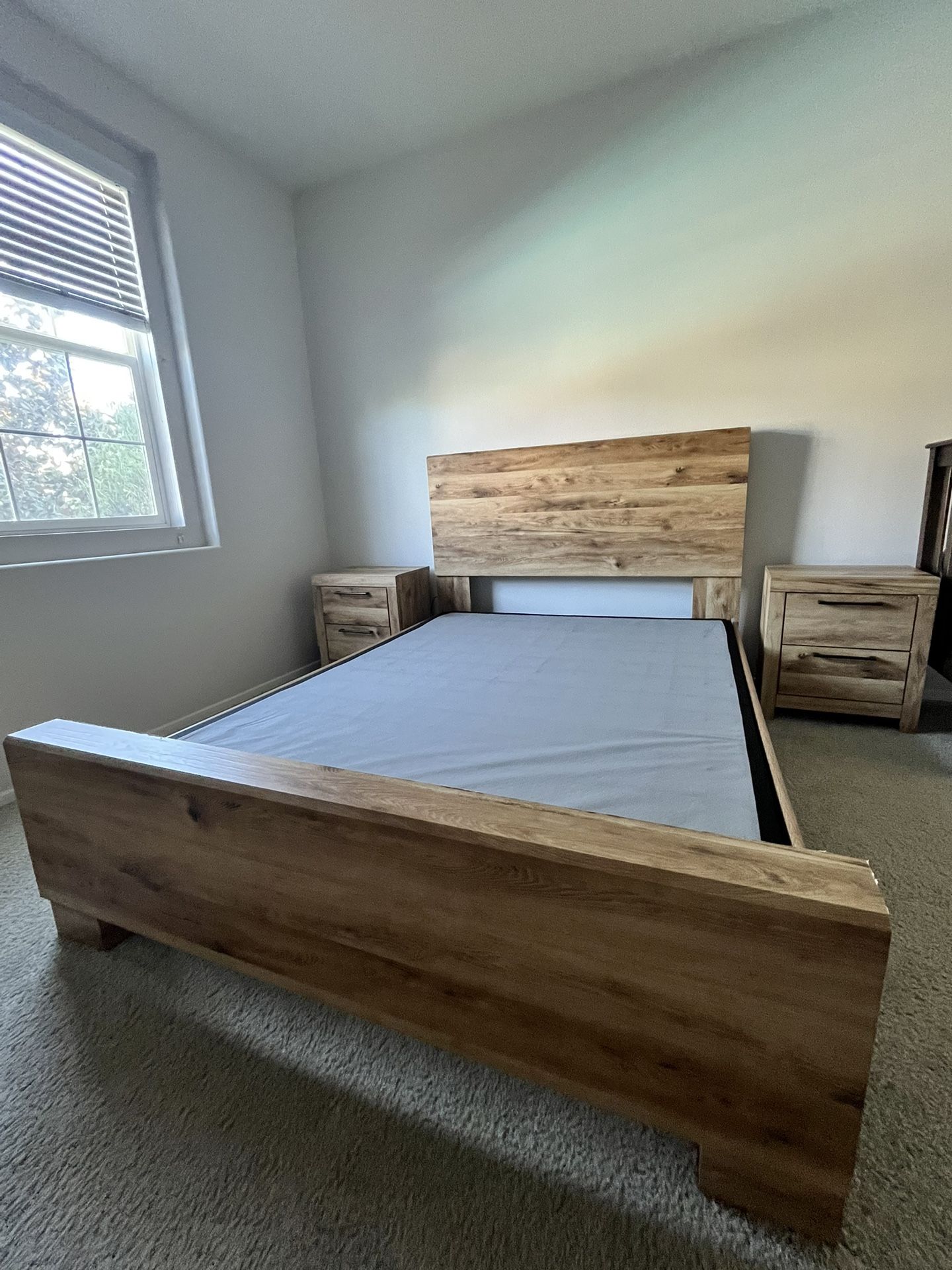 Queen Bedroom Set. Golden Oak Rustic