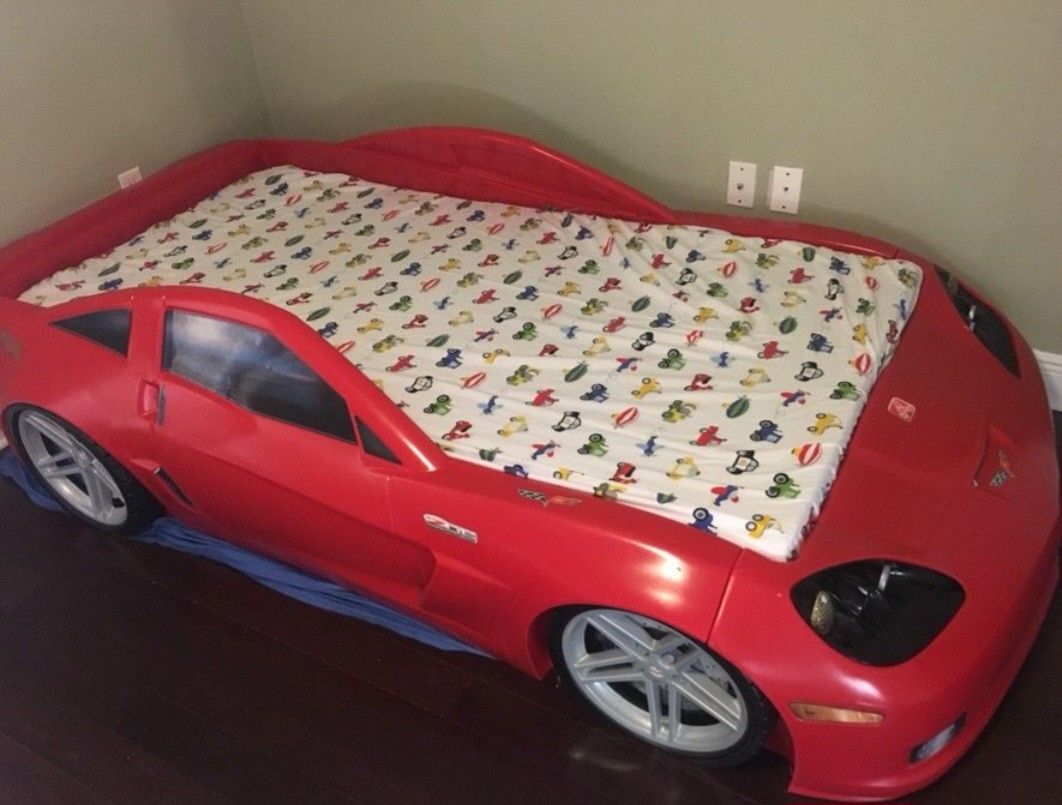 Step 2 Corvette Convertible Toddler Twin Bed With Ligths