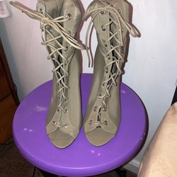 NEW KHAKI GREEN LACED UP BOOTS SIZE 6