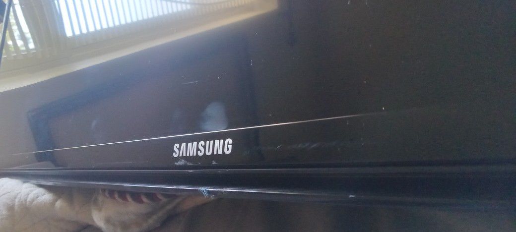 46" Samsung LCD TV 