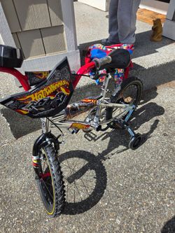 Dynacraft Hot Wheels BMX Bike