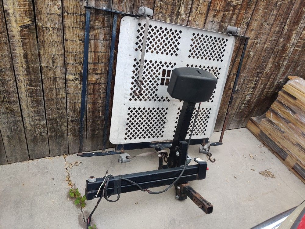 Harmar Wheelchair Lift Swings Away While Connected For Easy Access 600