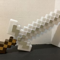  Minecraft Light Up Adventure Sword (2017)