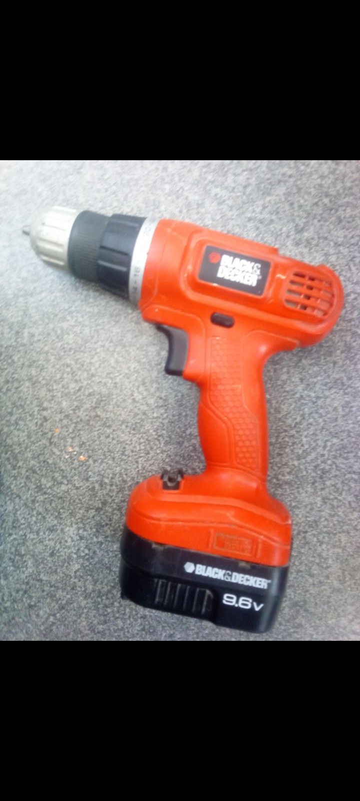 BLACK AND DECKER DRILL