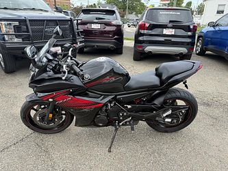 2012 YAMAHA FZ6R RUNS PERFECT AND LOOKS CLEAN AND HAS NEW TIRES AND PARTS WILL TRADE 0