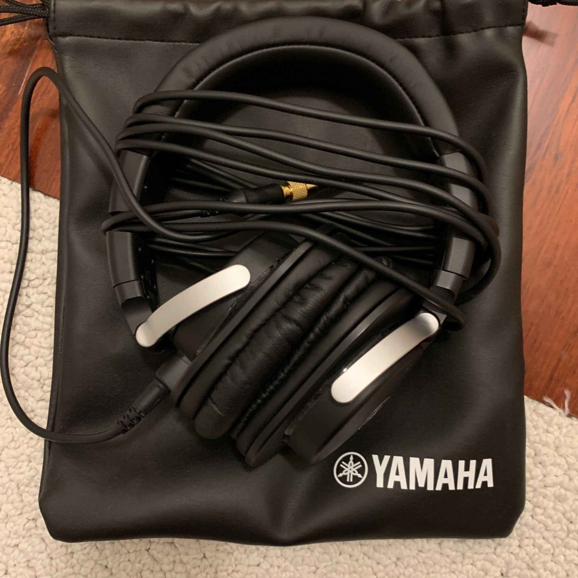 Yamaha HPH-MT8 Headphones