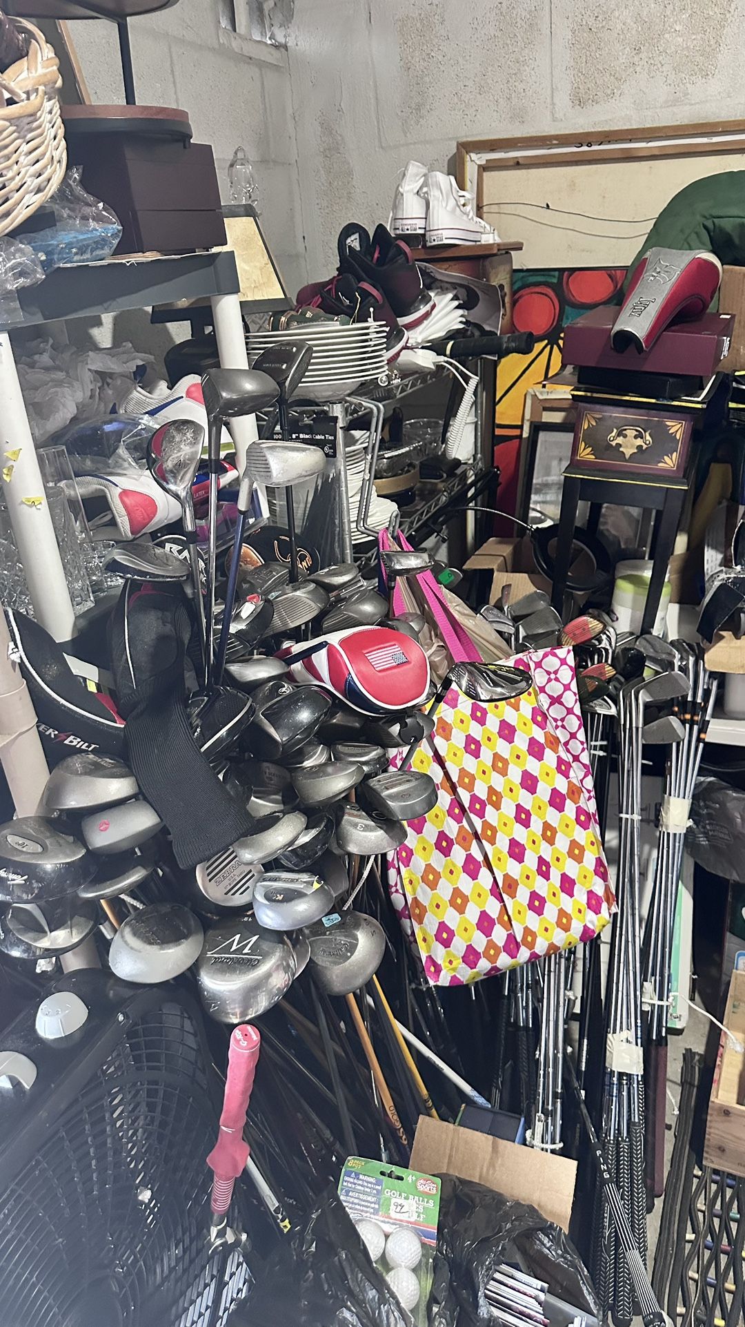 🇺🇸 GARAGE SALE – TREASURES & DEALS!