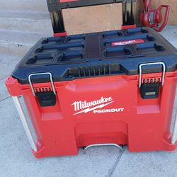 Milwaukee Rolling pack out box