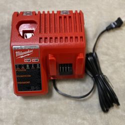 M12 and M18 12-Volt/18-Volt Lithium-Ion Multi-Voltage Rapid Battery Charger
