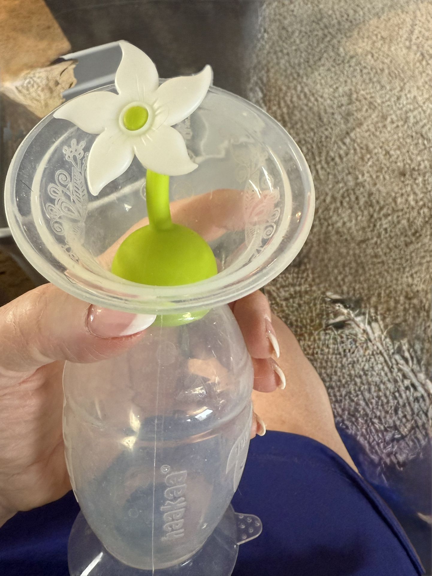 haakaa Breast Pump with Suction Base and Flower Stopper