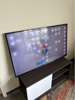 70” Samsung Smart TV – Excellent Condition
