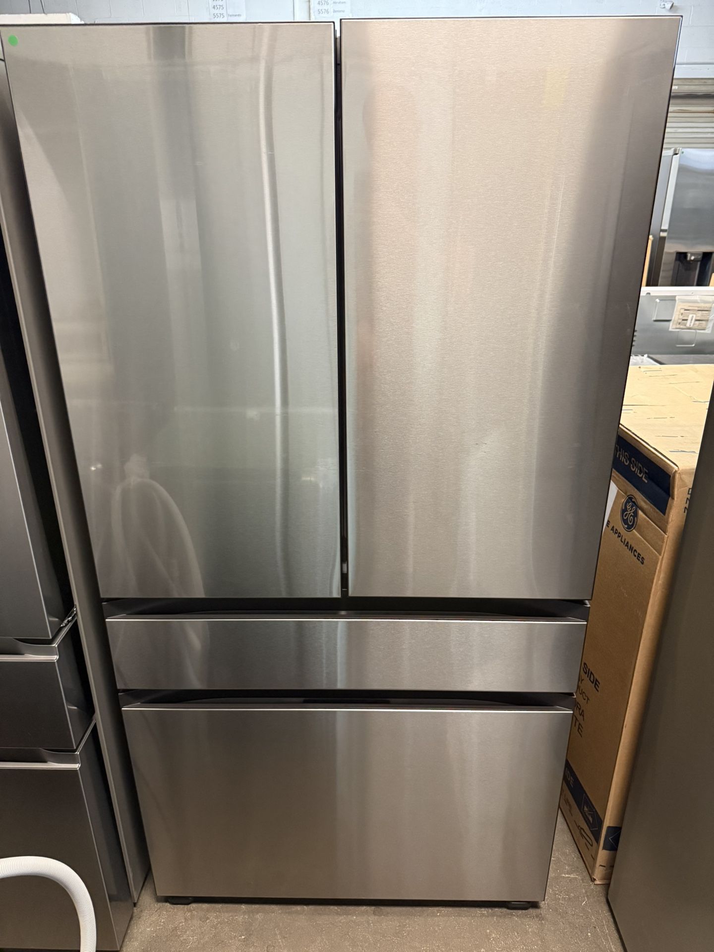 New Samsung - BESPOKE 29 cu. ft. 4-Door French Door Refrigerator RF29BB8600QL