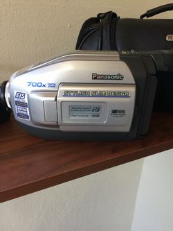 Cámara Panasonic VHS-C Palmcorder 700x Zoom – Vintage – Ideal Videos Familiares