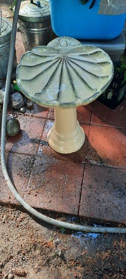 Nice Bird Bath! Good shape. In Port Orchard 98366