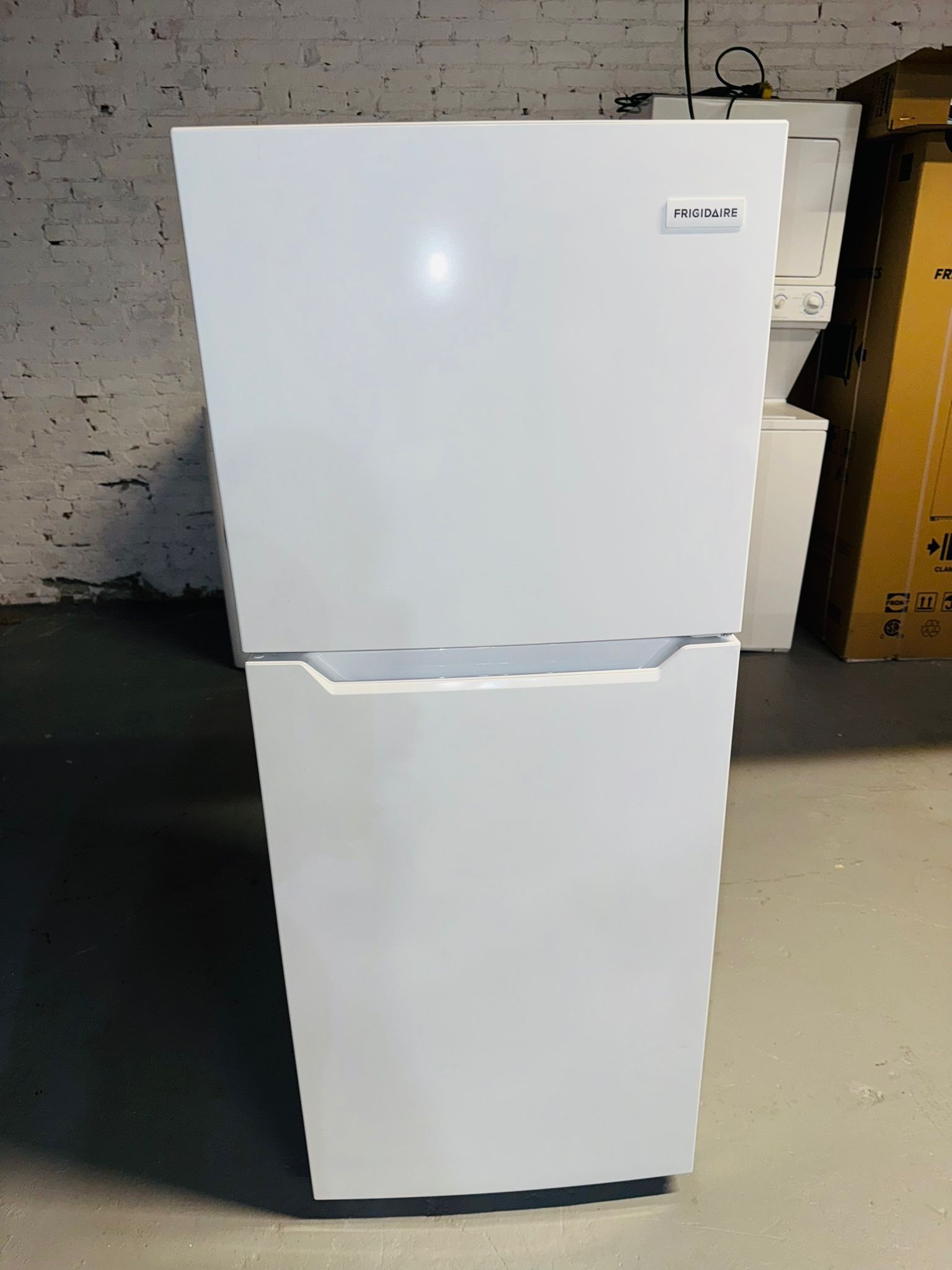 FRIGIDAIRE FRIDGE 24x59x25 60 DAY WARRANTY LIKE NEW