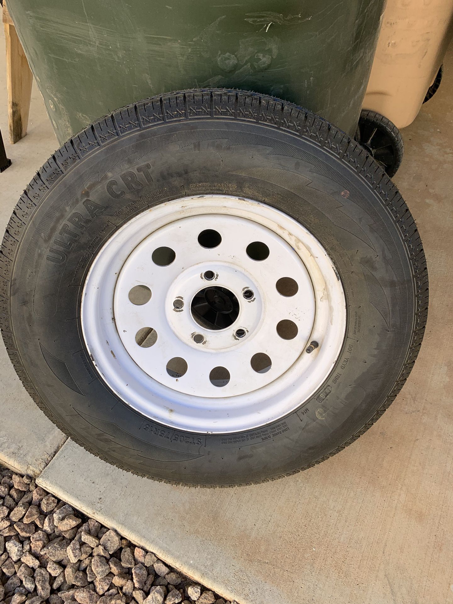 15 inch five lug trailer tire with the rim