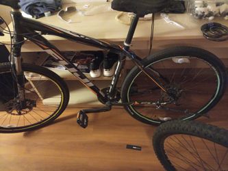 29'Fuji Nevada black and white and 29' hyper copper explorer full suspension