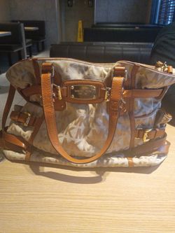 Authentic Michael kors luxury medium size handbag