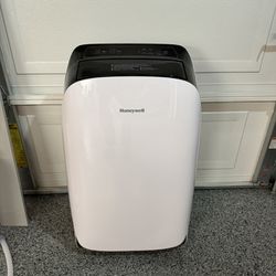 Honeywell HL12CESWW Portable Air Conditioner 12,000 BTU Cooling, with Dehumidifier and Remote