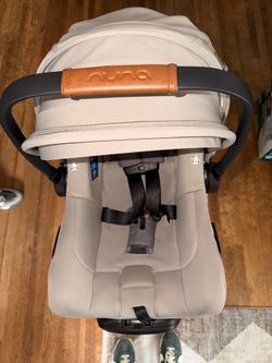 Nuna PIPA ™ lite rx Hazelwood Light Brown Lightweight Infant Car Seat + PIPA RELX Base