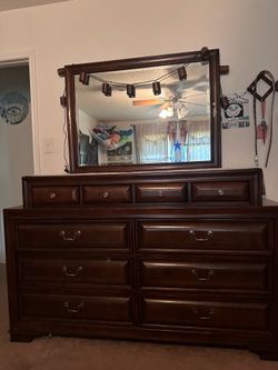 Dresser