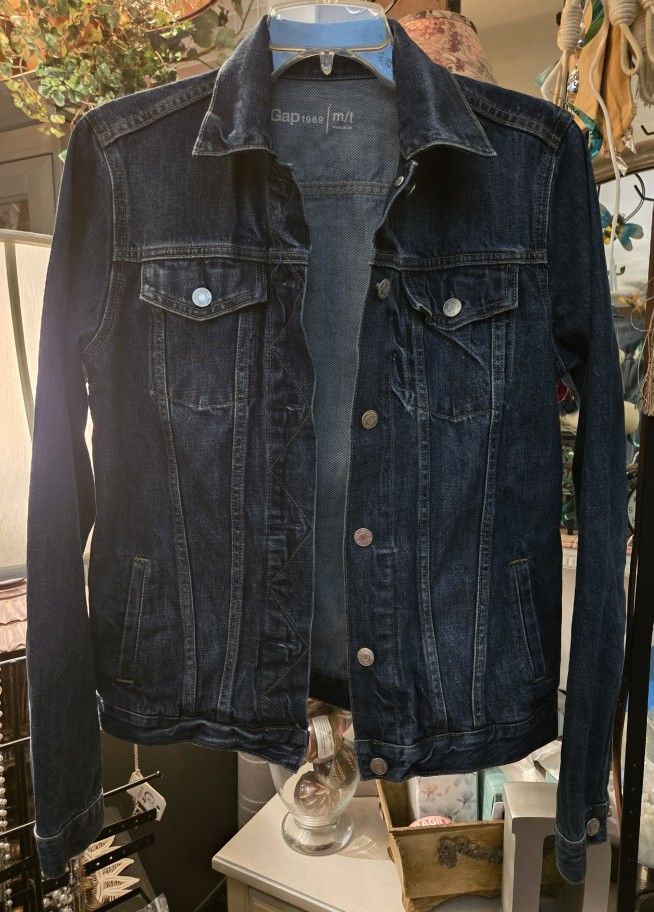 Size Medium Tall..Vintage Gap 1969 Saddle Blue 100% Cotton Jean Jacket