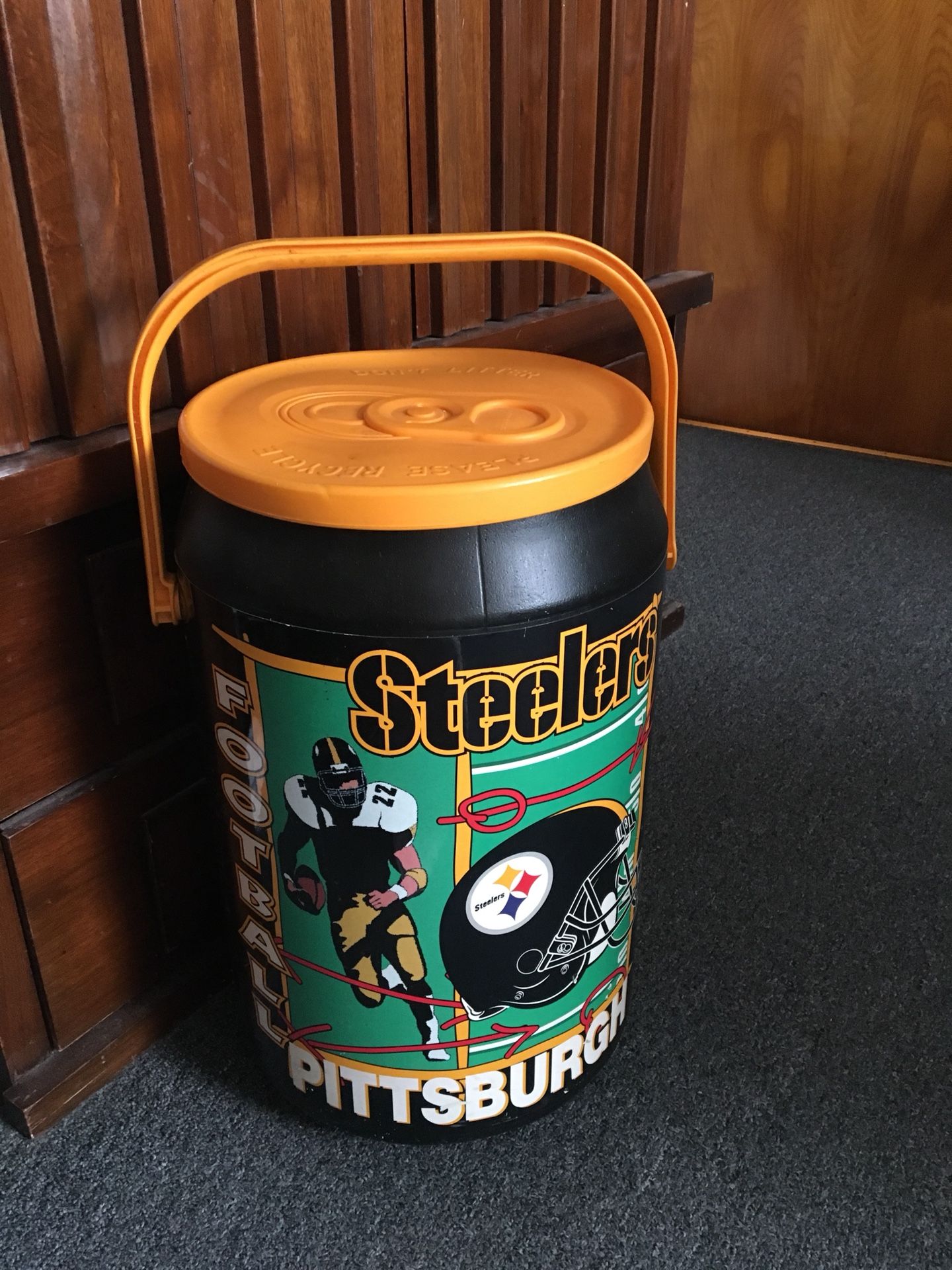 STEELERS BEER COOL! PERFECT FOR TAILGATING!