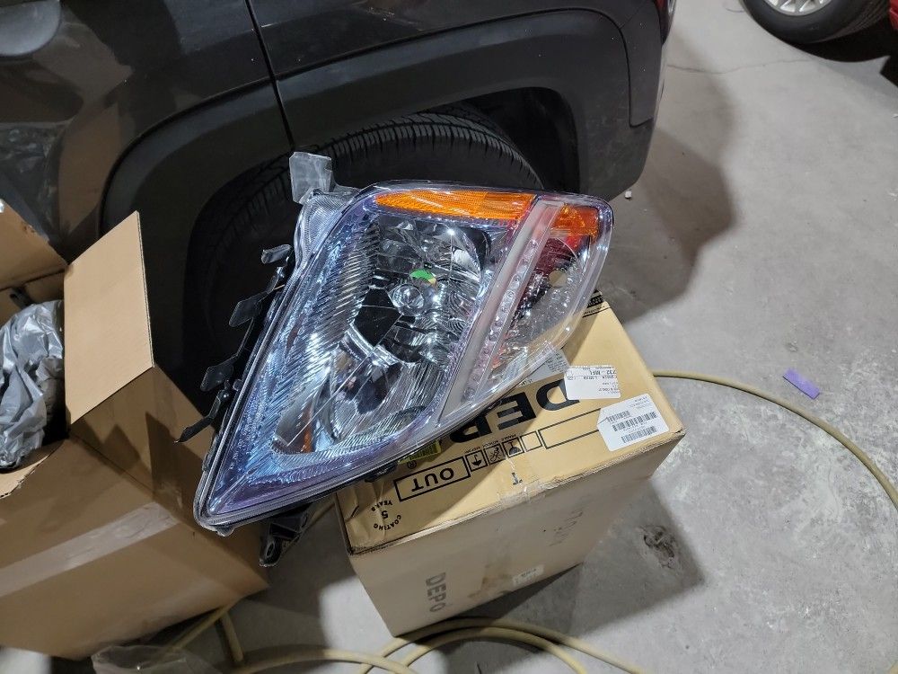 2006 - 2009 Toyota Prius Headlight Right Side