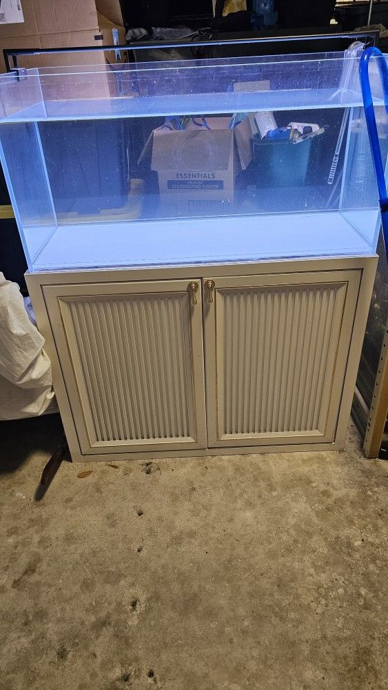 55 Gal Rimless Aquarium And Stand