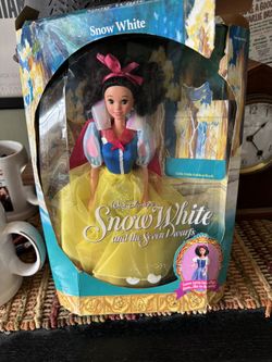 Classic Walt Disney Snow White Doll In Original Box