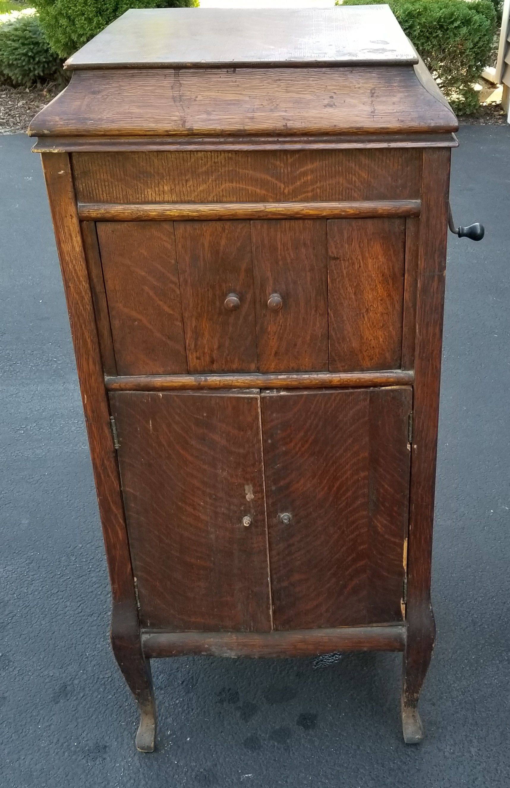 Standing Vintage Columbia "Grafonola" Record Player