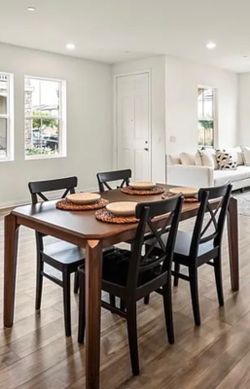 Dining table with chairs Brand New Never Used