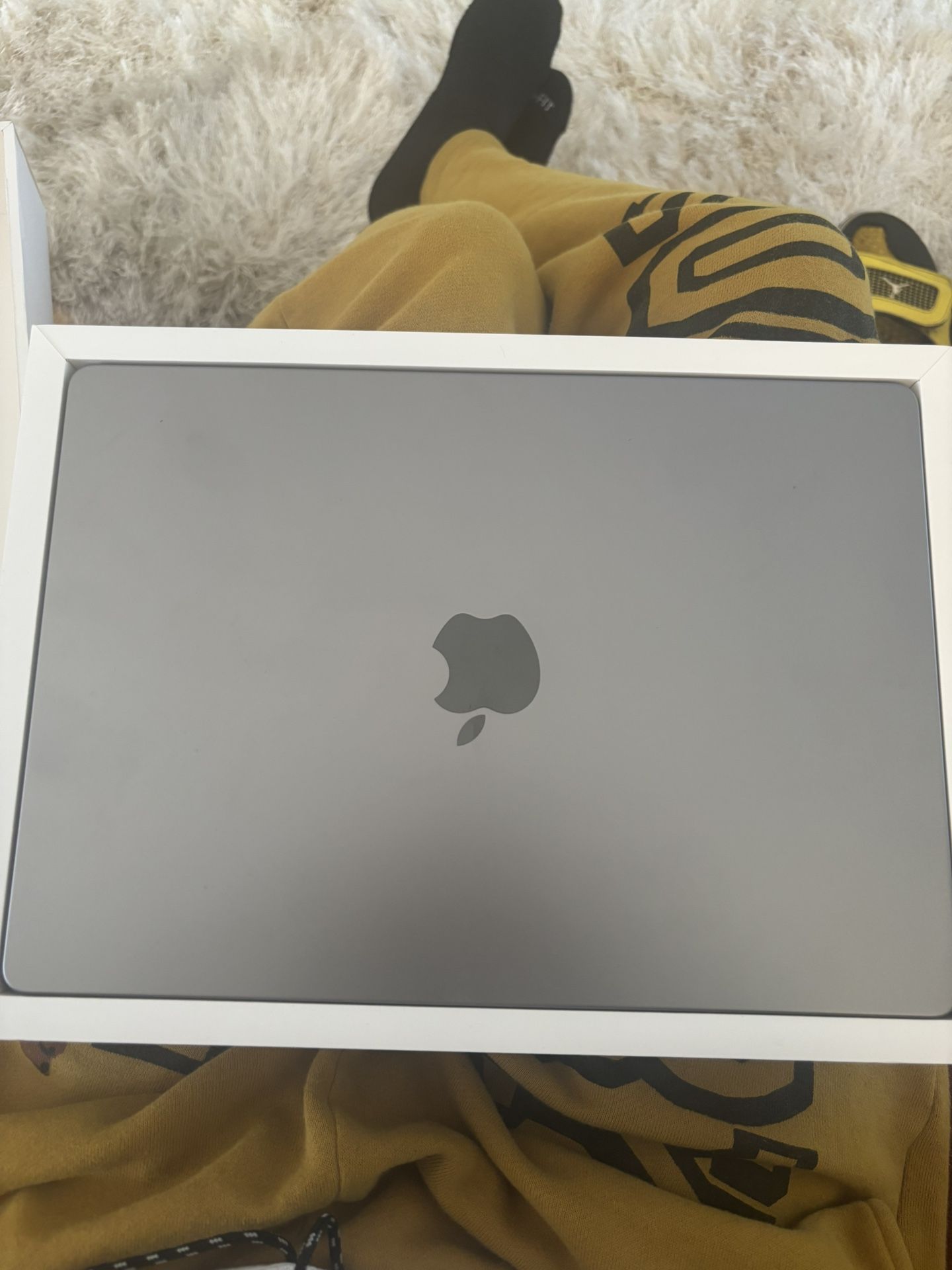Macbook Pro 14 Inch M2 Pro 16gb 1TB Ssd