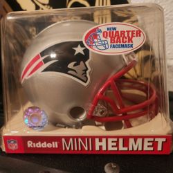 Patriots NFL Riddell Mini Helmet