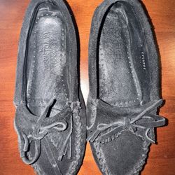 Minnetonka Moccasins Flats Black Suede Fringe Rubber Sole. Women's Size 6