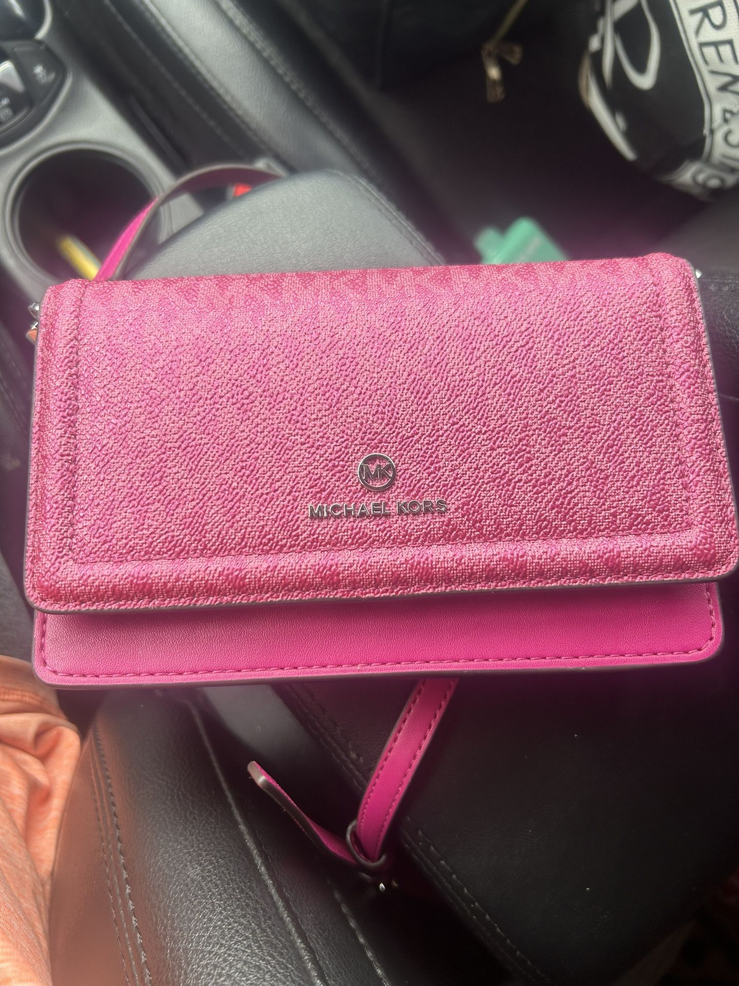 Michael Kors Side Bag. Brand New. Good Condition