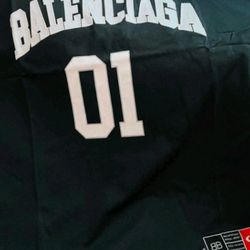 BALENCIAGA T SHIRT SIZE MEDIUM 