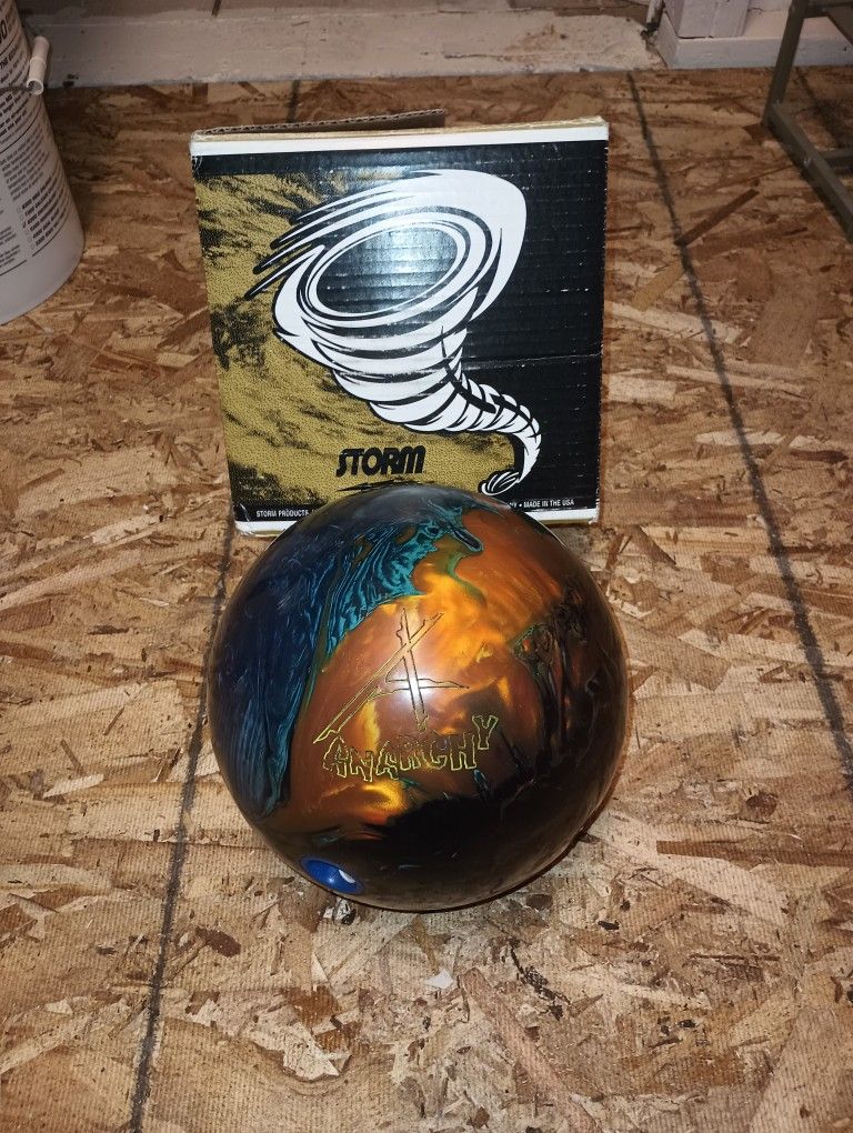 Storm Anarchy 15lb Bowling Ball Mint Condition