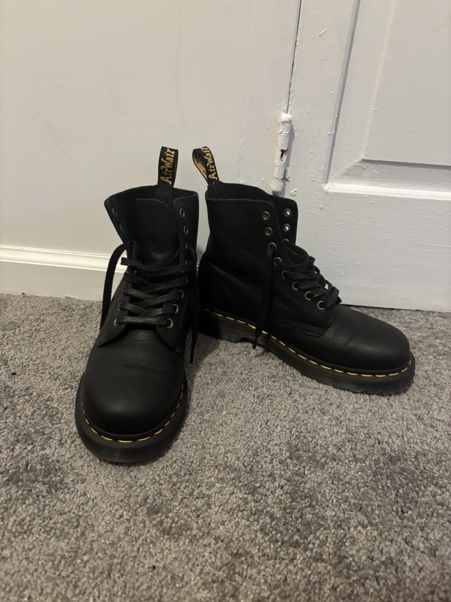 Doc Martens Size 7 Women’s
