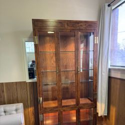 Henredon Mid Century Illuminated Curio Display Cabinet Book Case (Delivery Available)