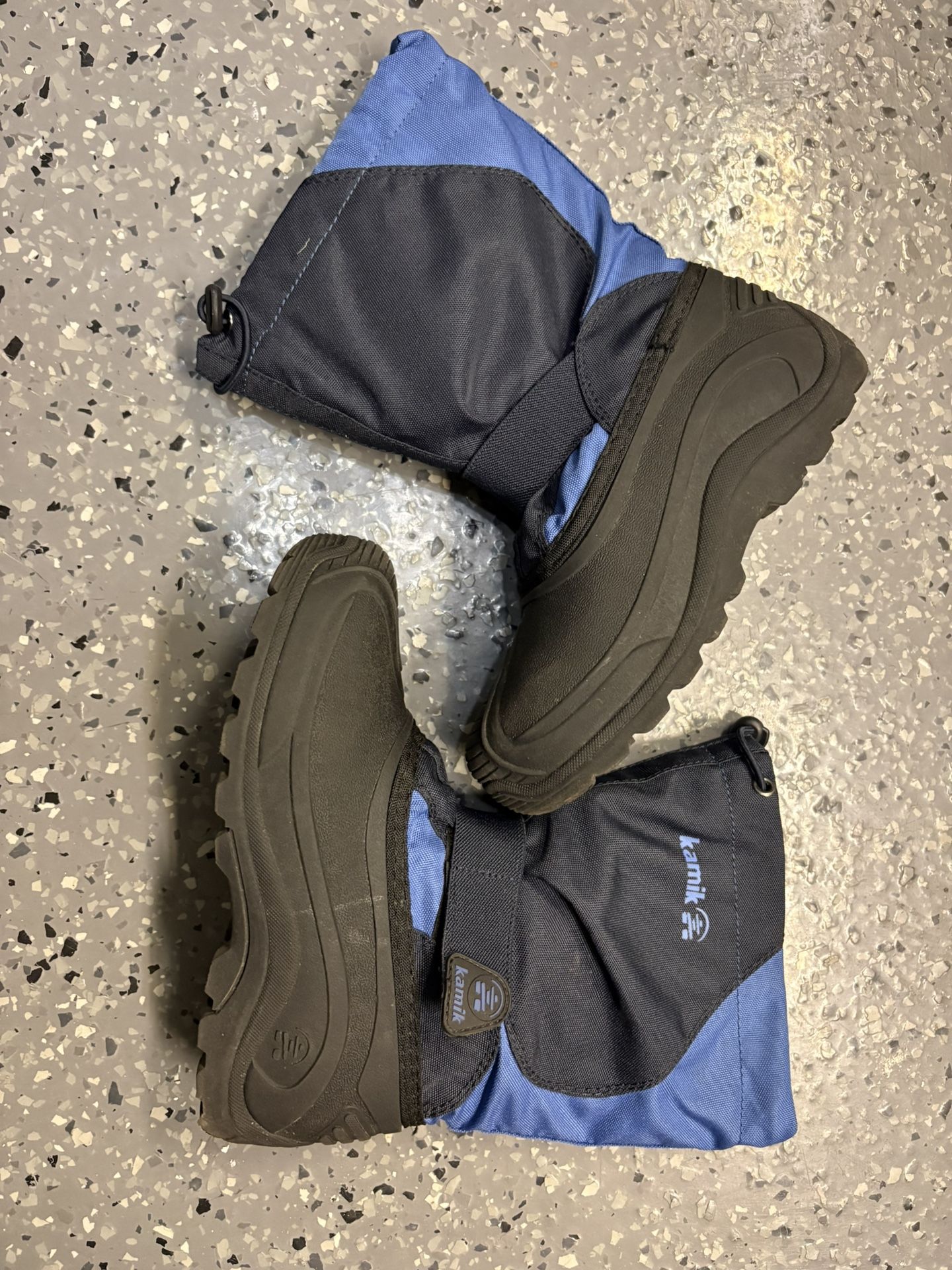 Kids snow boots Size 3