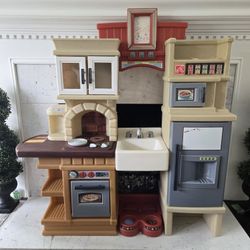Step2 Toy Kitchen Set With Parts