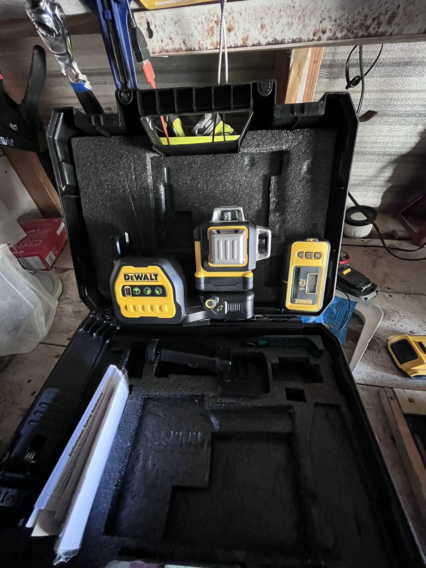 DeWalt DW089LG 12V MAX SelfLeveling Cross Line 3Way Professional Laser