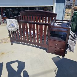 Crib With Attatched Changing Table