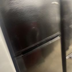 Refrigerator Admiral 