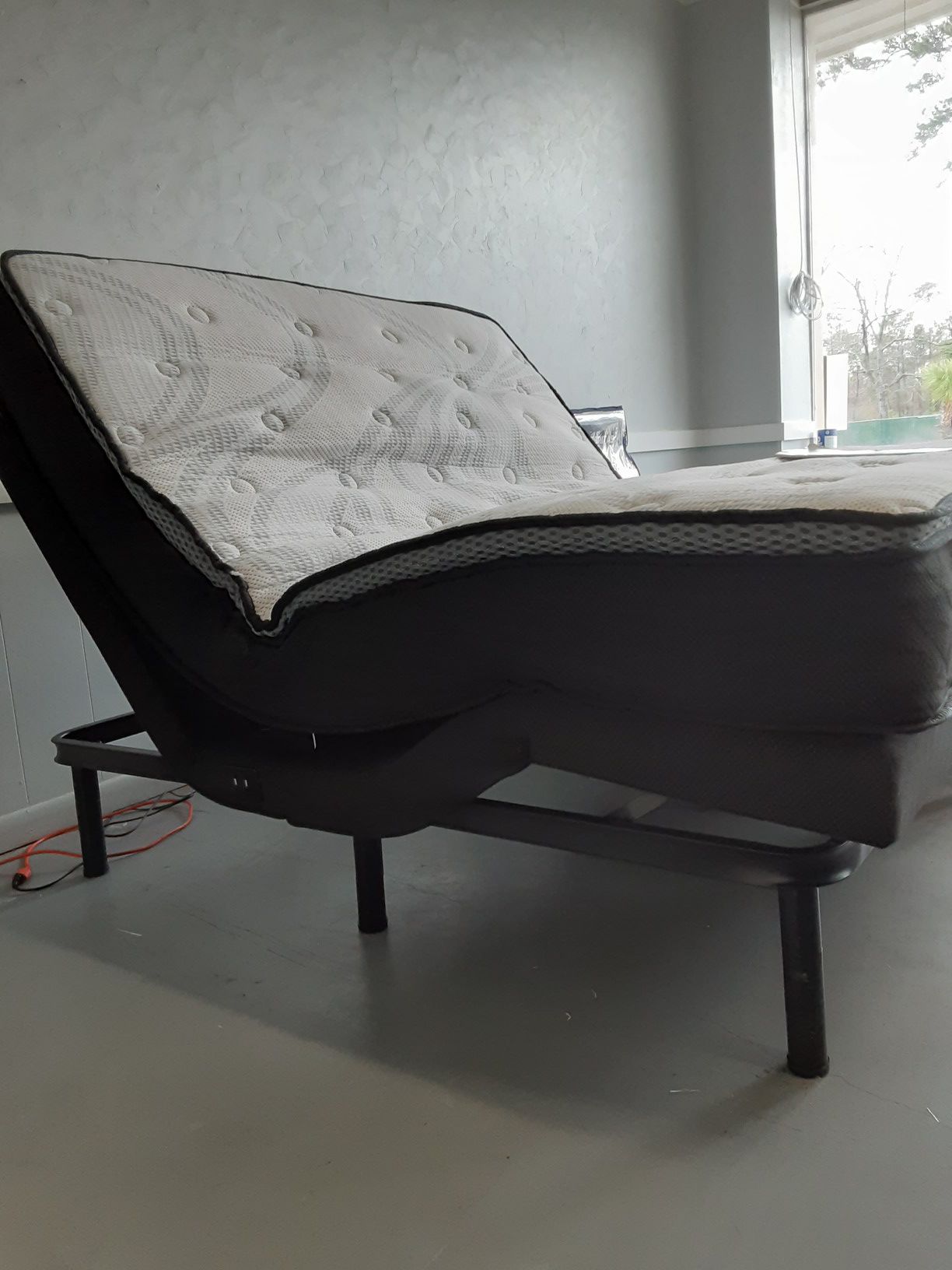 NEW Wireless vibrating adjustable bed. New mattress and adjustable frame combo