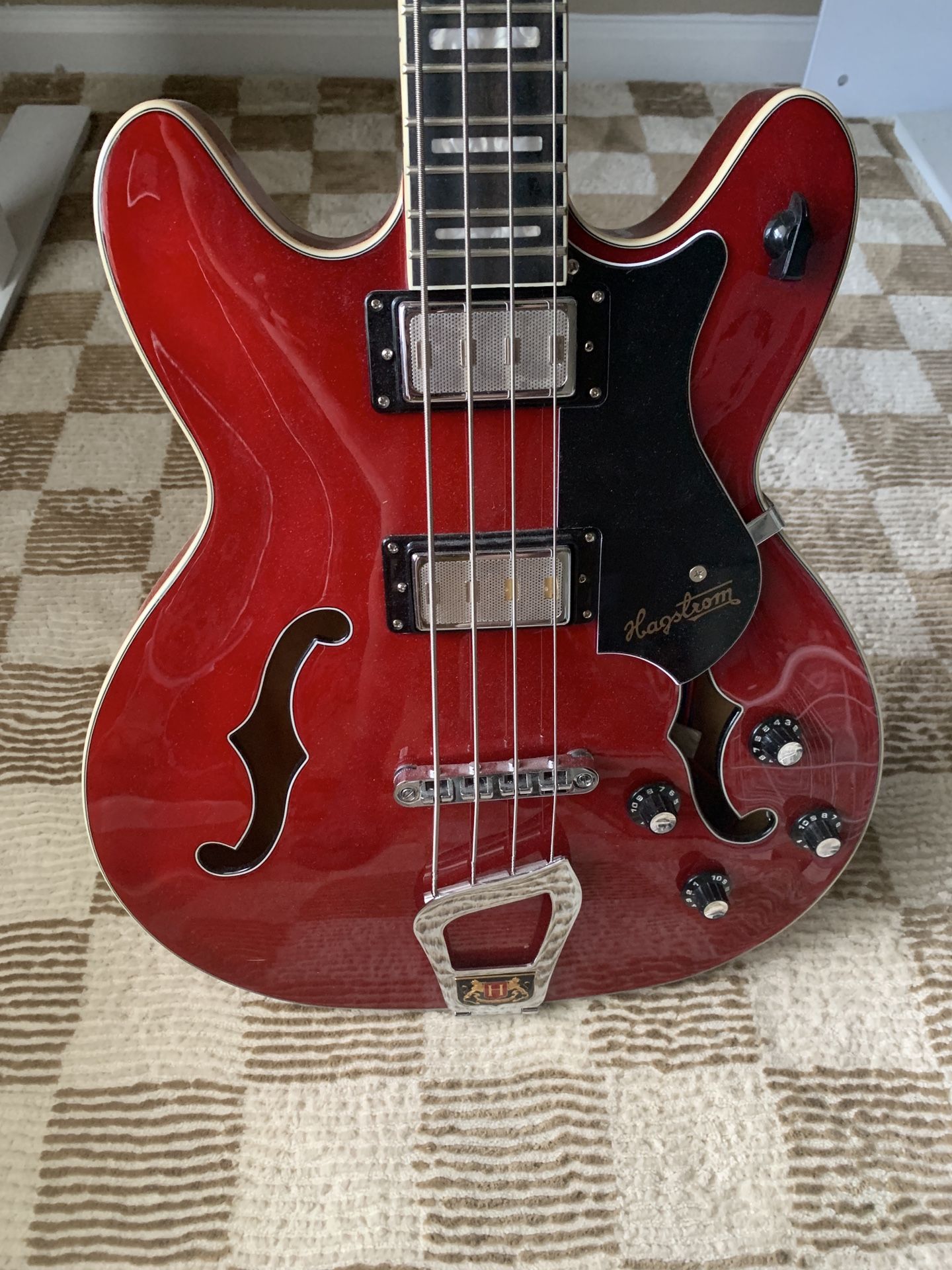 Hagstrom Viking Bass - Cherry Red