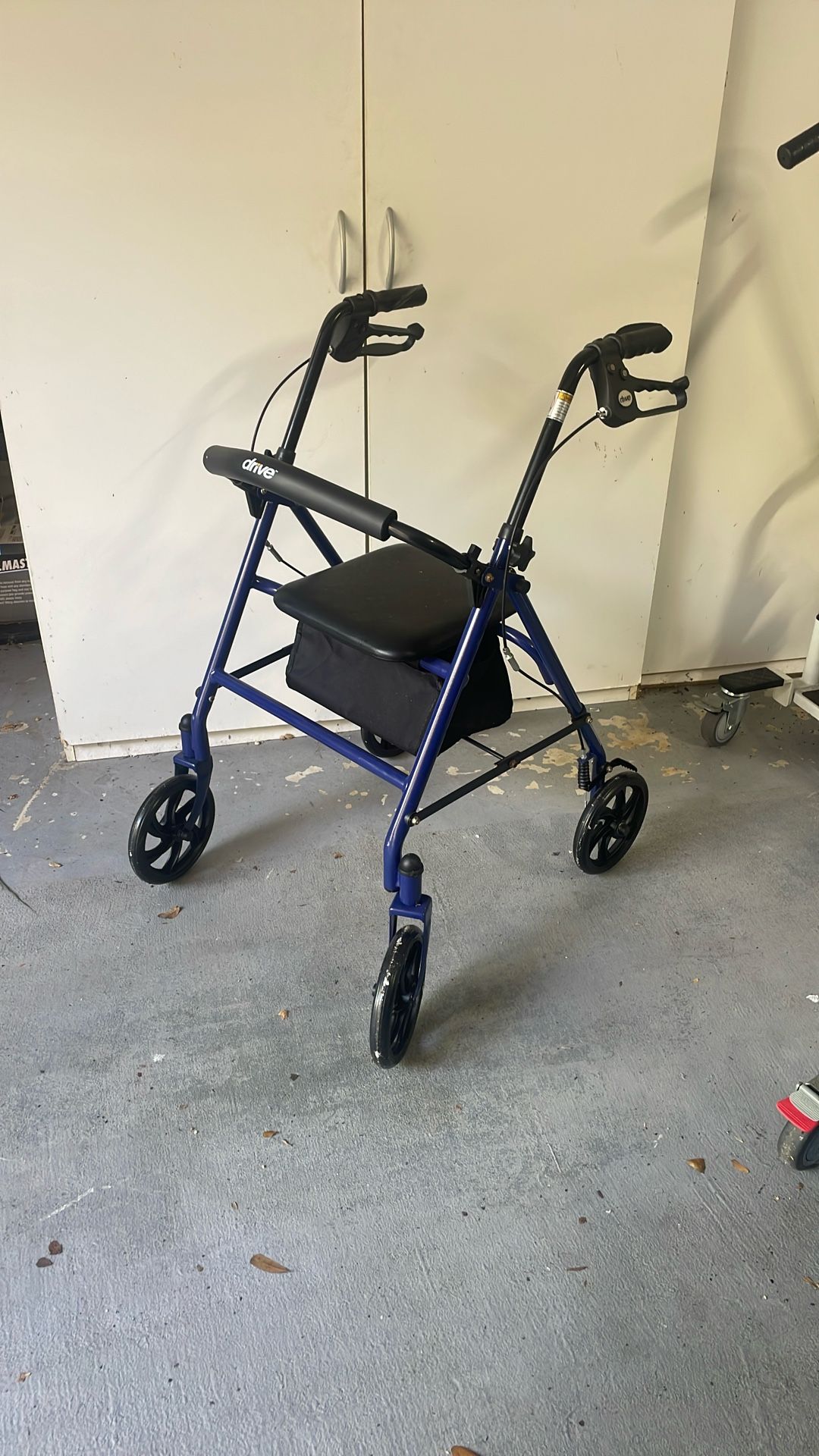 Wheel Rolling Walker With Seat