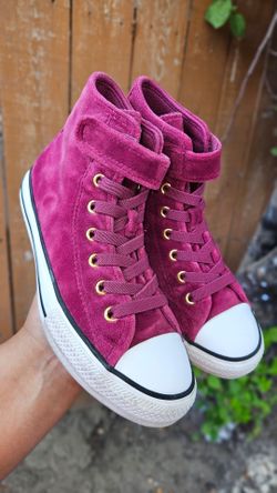 Girls Converse easy on