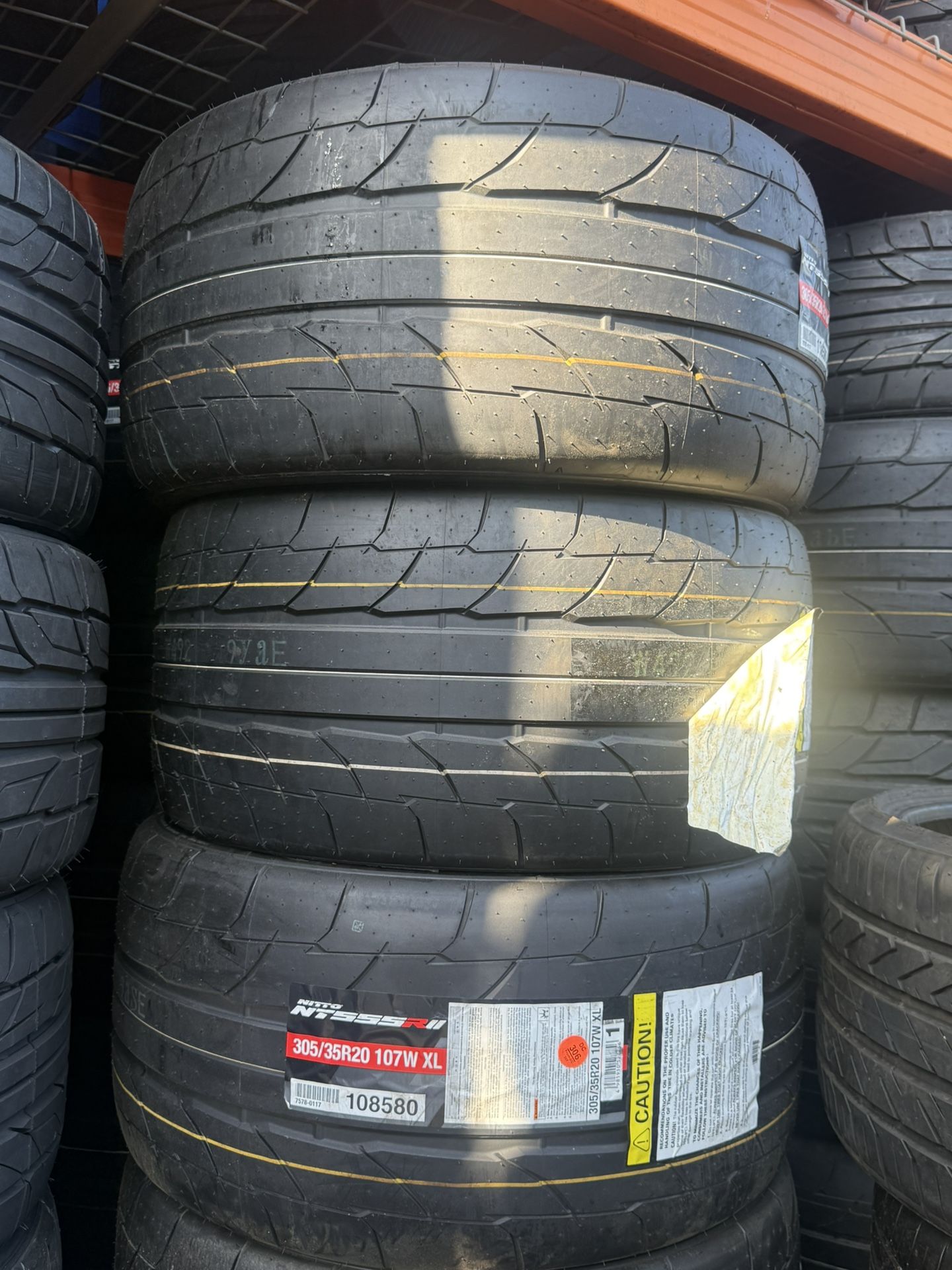 305/35r20 Nitto NT555 RII - 3053520 - Llantas 305-35-20
